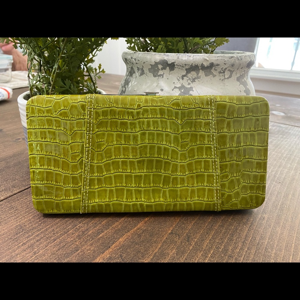 Clutch wallet in green